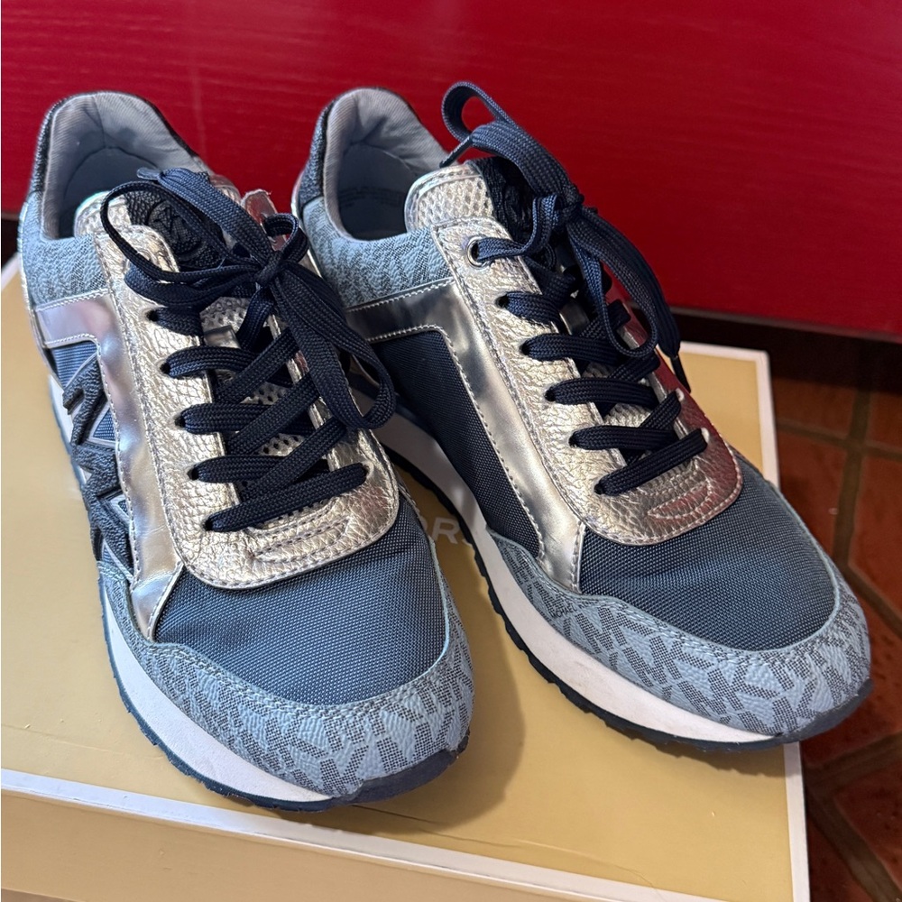 Michael Kors Silver and Blue 👟
